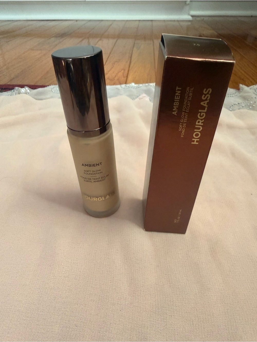 Hourglass Ambient Soft Glow Foundation -7.5